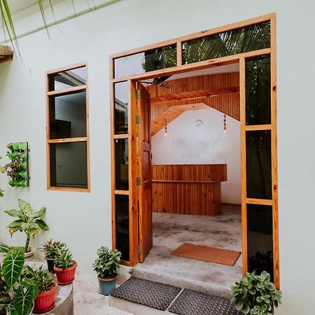 Isla Dhiffushi Hotel Exterior foto